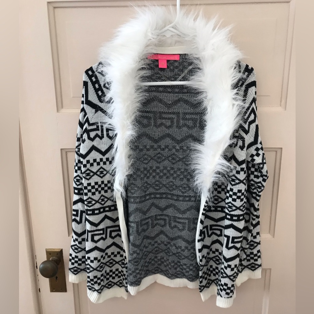 REBELLIOUS ONE MEDIUM SIZE LONG SLEEVE COLD WEATHER FURRY COLLAR SWEATER